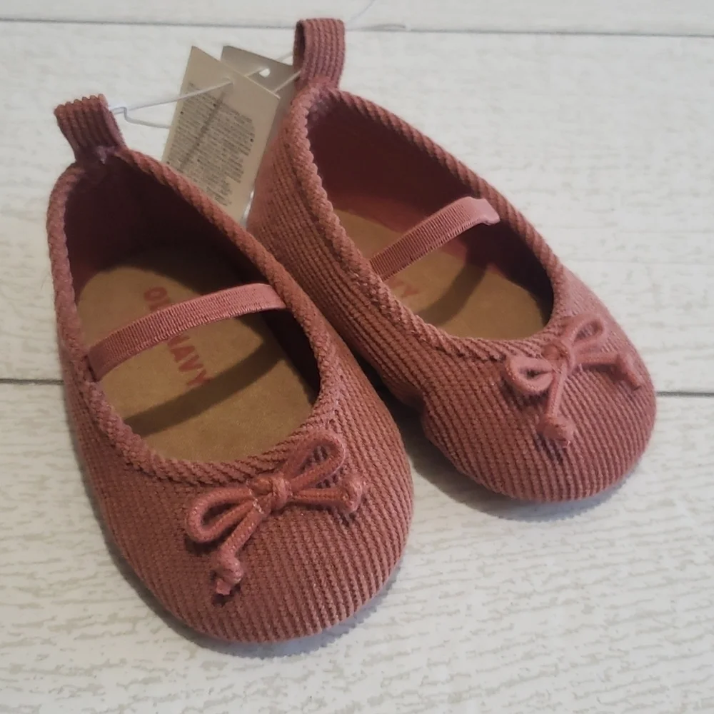 Old navy courdoroy old pink baby shoes 3/6 months